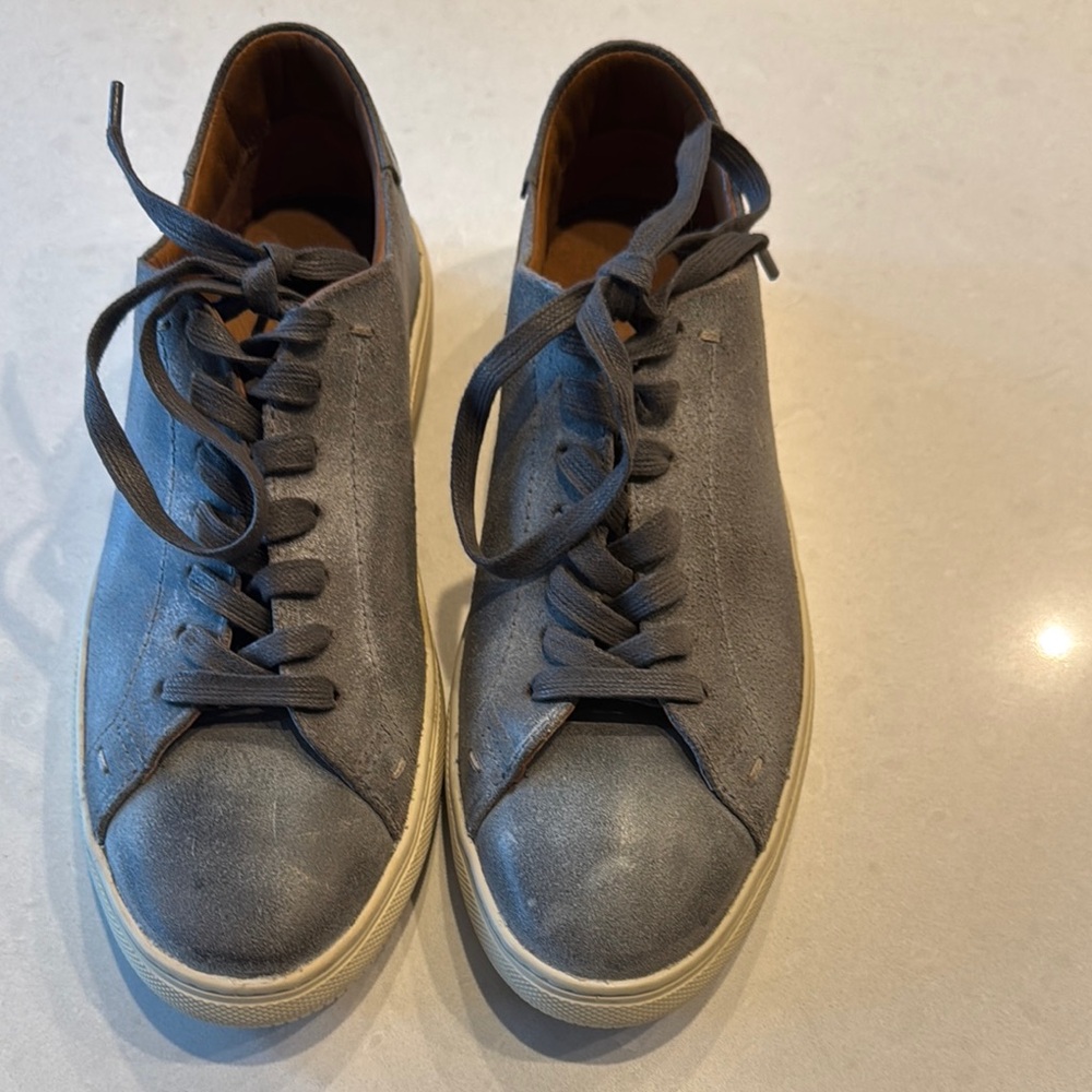 FRYE AND CO. Gray Sneakers with Minimalist Design